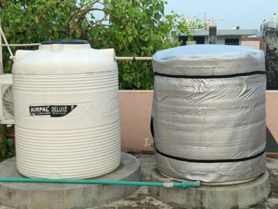 Damaged or loose water tank cover with gaps allowing impurities and insects to enter the tank